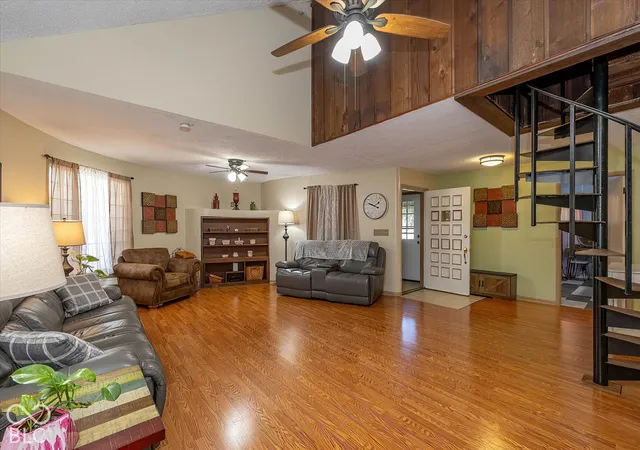 Photo 4 of Single family home for sale at 629 W 200 North, Greenfield, IN 46140 | MLS# 22130956 | Listing updated on 2026-10-14
