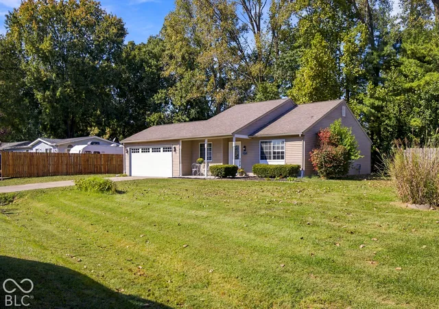 Photo 1 of Single family home for sale at 2370 Farmstead Dr, Columbus, IN 47201 | MLS# 22130979 | Listing updated on 2026-10-14