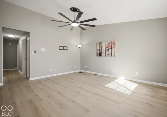 Photo 4 of Single family home for sale at 2370 Farmstead Dr, Columbus, IN 47201 | MLS# 22130979 | Listing updated on 2026-10-14