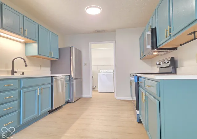 Photo 3 of Sale Pending at 529 Stobus Dr, Greenwood, IN 46143 | MLS# 22130991 | Listing updated on 2026-10-23