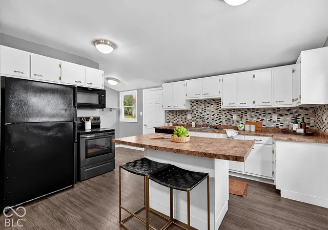 Photo 3 of Sale Pending at 820 E Dunn Ave, Muncie, IN 47303 | MLS# 22131005 | Listing updated on 2026-10-19