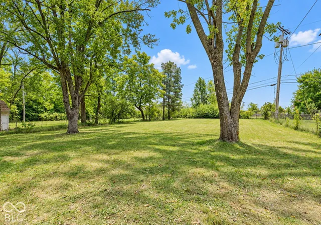 Photo 4 of Sale Pending at 820 E Dunn Ave, Muncie, IN 47303 | MLS# 22131005 | Listing updated on 2026-10-19