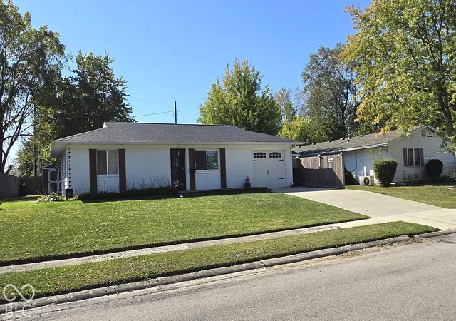 Photo 1 of Single family home for sale at 1221 Elk Ln, Elwood, IN 46036 | MLS# 22131015 | Listing updated on 2026-10-15