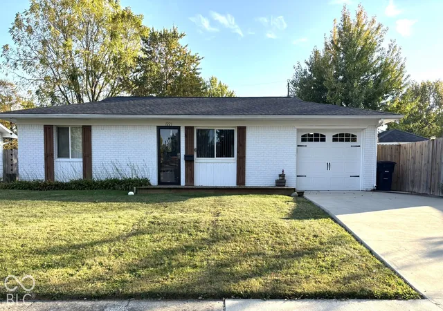 Single family home for sale at 1221 Elk Ln, Elwood, IN 46036 | MLS# 22131015