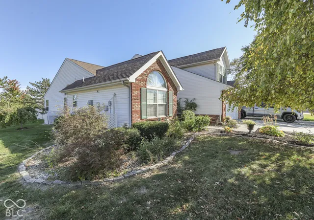 Photo 2 of Single family home for sale at 6037 Riva Ridge Dr, Indianapolis, IN 46237 | MLS# 22131016 | Listing updated on 2026-10-22