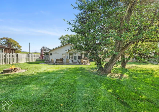Photo 3 of Sale Pending at 1710 John R Wooden Dr, Martinsville, IN 46151 | MLS# 22131020 | Listing updated on 2026-10-27