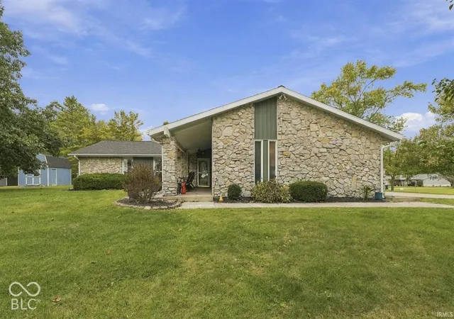 Photo 1 of Sale Pending at 8301 N Santa Barbara Dr, Muncie, IN 47303 | MLS# 22131034 | Listing updated on 2026-10-17