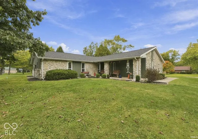 Photo 2 of Sale Pending at 8301 N Santa Barbara Dr, Muncie, IN 47303 | MLS# 22131034 | Listing updated on 2026-10-17