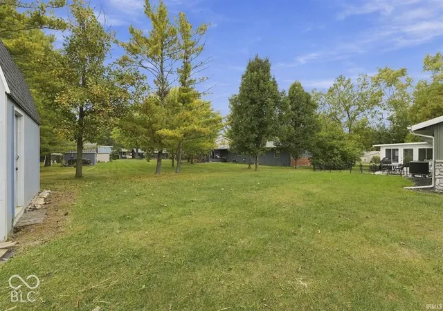 Photo 3 of Sale Pending at 8301 N Santa Barbara Dr, Muncie, IN 47303 | MLS# 22131034 | Listing updated on 2026-10-17