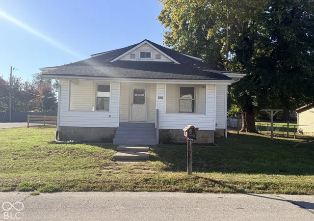 Single family home for sale at 601 W Washington St, Waynetown, IN 47990 | MLS# 22131067