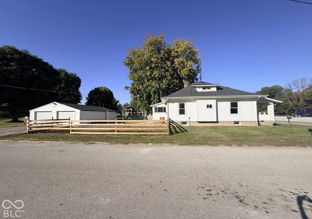 Photo 3 of Single family home for sale at 601 W Washington St, Waynetown, IN 47990 | MLS# 22131067 | Listing updated on 2026-10-23