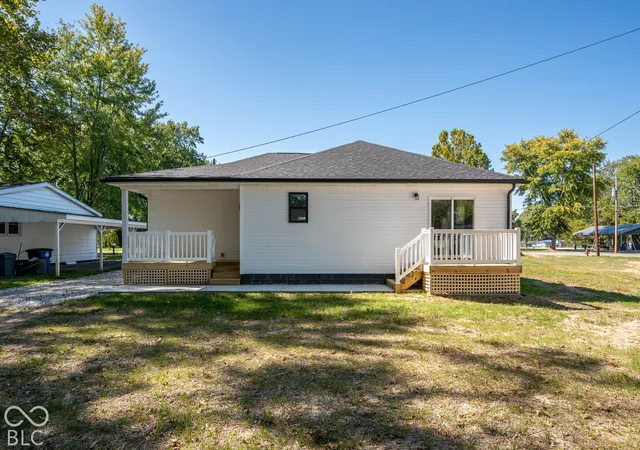 Photo 3 of Single family home for sale at 1309 W Gibson St, Austin, IN 47102 | MLS# 22131071 | Listing updated on 2026-10-12