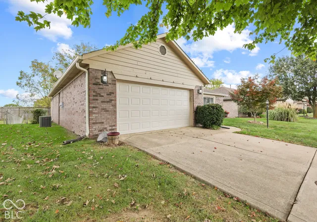 Photo 3 of Sale Pending at 6914 Kirkwood Clb Dr, Indianapolis, IN 46241 | MLS# 22131076 | Listing updated on 2026-10-28