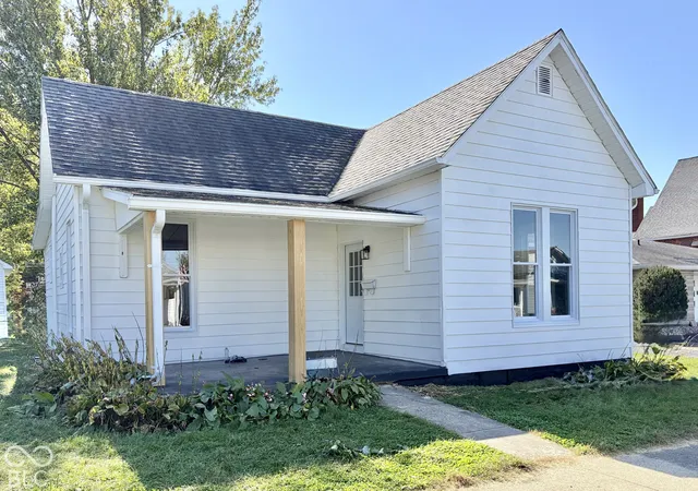 Single family home for sale at 515 Jackson St, Hope, IN 47246 | MLS# 22131086