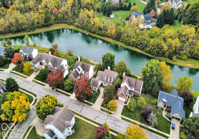 Photo 4 of Sale Pending at 6763 Woodcliff Cir, Zionsville, IN 46077 | MLS# 22131088 | Listing updated on 2026-10-22