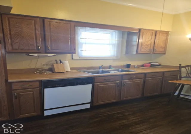 Photo 2 of Single family home for sale at 1926 N Harding St, Indianapolis, IN 46202 | MLS# 22131091 | Listing updated on 2026-10-13