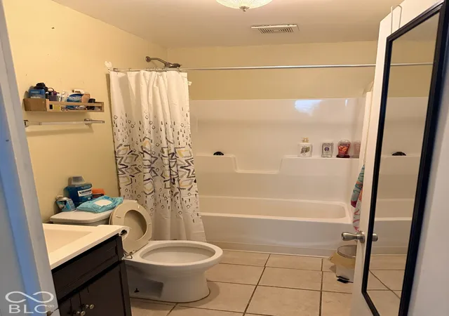 Photo 4 of Single family home for sale at 1421 West 25th, Indianapolis, IN 46208 | MLS# 22131092 | Listing updated on 2026-10-21