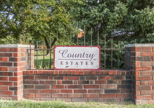 Photo 3 of Condo for sale at 2814 Country Ests Dr, Indianapolis, IN 46227 | MLS# 22131100 | Listing updated on 2026-10-15