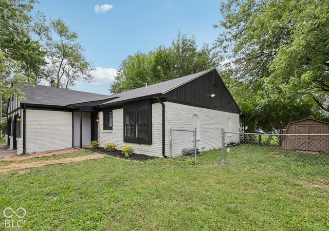 Photo 4 of House for sale at 5703 E 17th Street, Indianapolis, IN 46218 | MLS# 22131103 | Listing updated on 2026-10-28