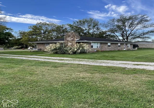 Photo 2 of Single family home for sale at 889 E South St, Martinsville, IN 46151 | MLS# 22131106 | Listing updated on 2026-10-12