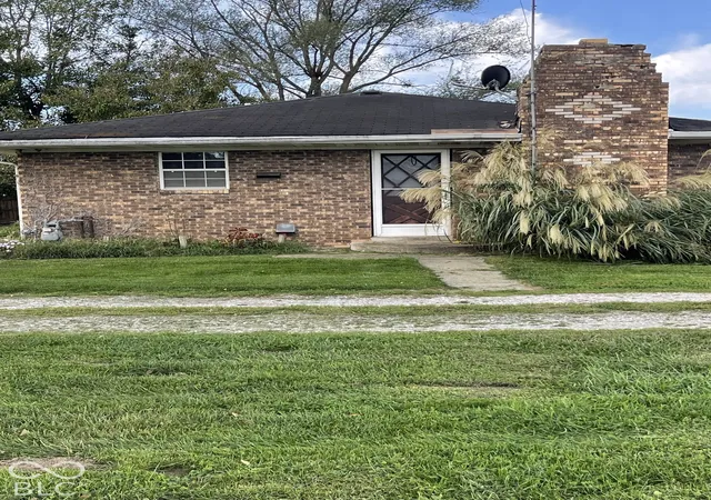 Photo 3 of Single family home for sale at 889 E South St, Martinsville, IN 46151 | MLS# 22131106 | Listing updated on 2026-10-12