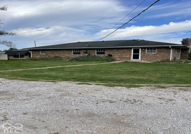 Photo 3 of Single family home for sale at 889 E South St, Martinsville, IN 46151 | MLS# 22131106 | Listing updated on 2026-10-12
