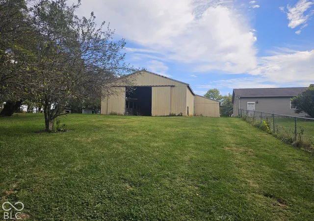 Photo 4 of Single family home for sale at 7046 S County Rd 275 E, Clayton, IN 46118 | MLS# 22131108 | Listing updated on 2026-10-27