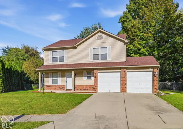 Photo 1 of Single family home for sale at 6533 Crandall Cir, Indianapolis, IN 46260 | MLS# 22131117 | Listing updated on 2026-10-26