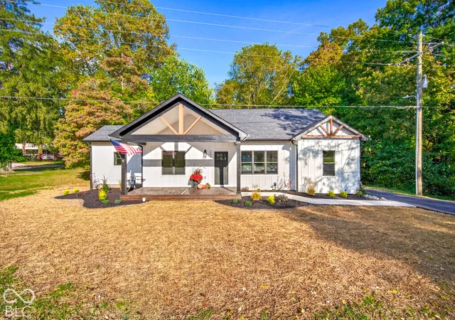Photo 3 of Single family home for sale at 2640 E Morgan St, Martinsville, IN 46151 | MLS# 22131124 | Listing updated on 2026-10-26