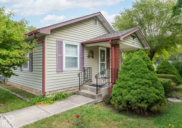 Photo 3 of Single family home for sale at 1504 E 22nd Street, Muncie, IN 47302 | MLS# 22131139 | Listing updated on 2026-10-15