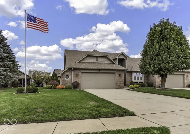 Photo 2 of Single family home for sale at 670 Brook Dr, Greenwood, IN 46143 | MLS# 22131153 | Listing updated on 2026-10-17
