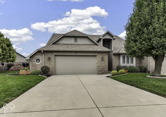 Photo 3 of Single family home for sale at 670 Brook Dr, Greenwood, IN 46143 | MLS# 22131153 | Listing updated on 2026-10-17