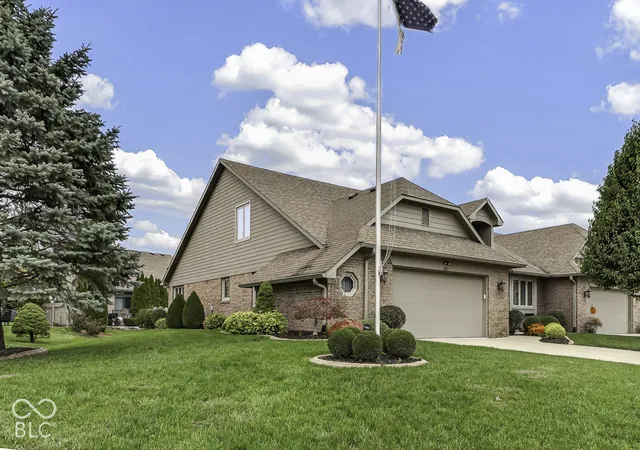 Photo 3 of Single family home for sale at 670 Brook Dr, Greenwood, IN 46143 | MLS# 22131153 | Listing updated on 2026-10-17