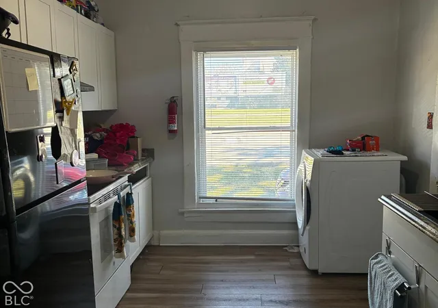 Photo 3 of Sale Pending at 1917 W 10th Street, Indianapolis, IN 46222 | MLS# 22131154 | Listing updated on 2026-10-29