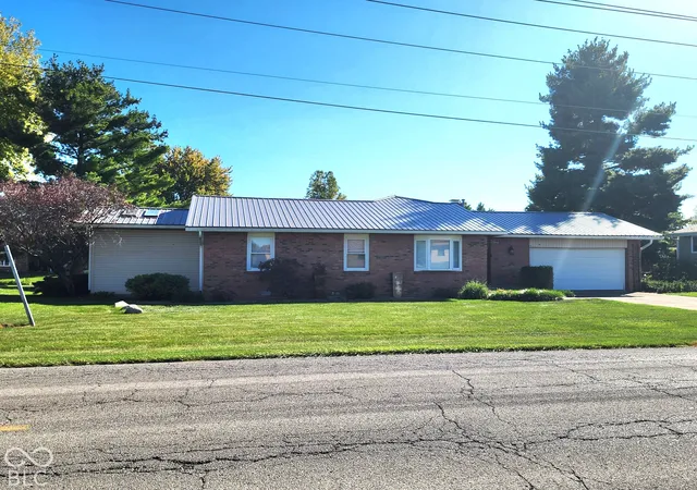 Photo 2 of Single family home for sale at 205 W 11th Street, Alexandria, IN 46001 | MLS# 22131155 | Listing updated on 2026-10-13