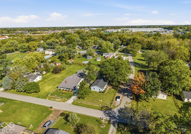 Photo 3 of Single family home for sale at 7402 Oak Ave, Indianapolis, IN 46219 | MLS# 22131163 | Listing updated on 2026-10-13