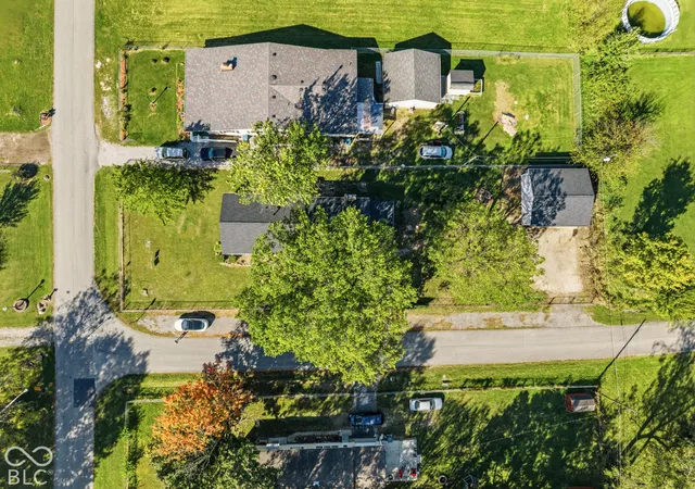 Photo 4 of Single family home for sale at 7402 Oak Ave, Indianapolis, IN 46219 | MLS# 22131163 | Listing updated on 2026-10-13