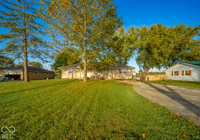 Photo 1 of Single family home for sale at 8401 S Center Rd, Muncie, IN 47302 | MLS# 22131178 | Listing updated on 2026-10-14
