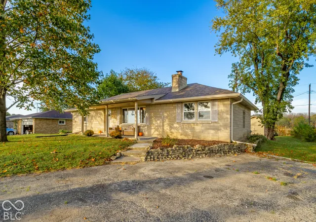 Photo 2 of Single family home for sale at 8401 S Center Rd, Muncie, IN 47302 | MLS# 22131178 | Listing updated on 2026-10-14