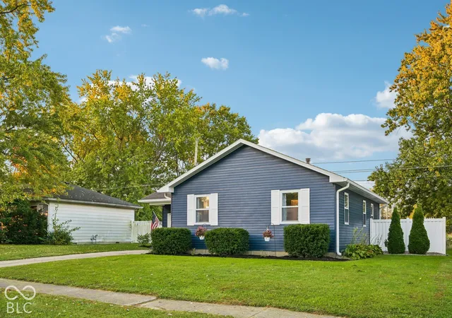 Photo 2 of Sale Pending at 1709 Manor Dr, Lebanon, IN 46052 | MLS# 22131181 | Listing updated on 2026-10-23