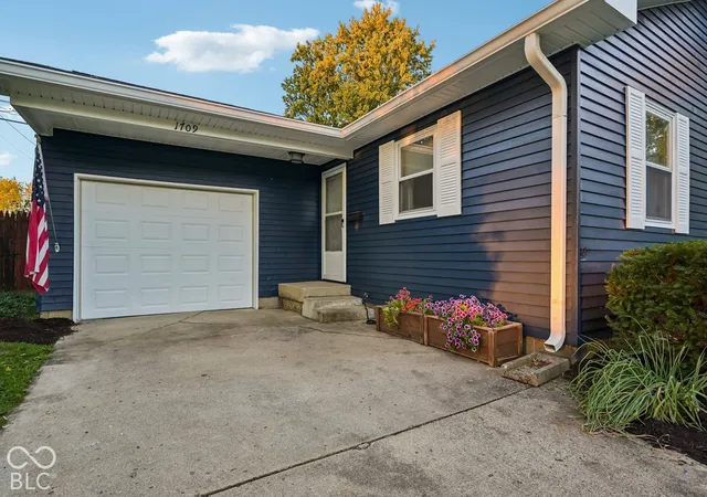 Photo 3 of Sale Pending at 1709 Manor Dr, Lebanon, IN 46052 | MLS# 22131181 | Listing updated on 2026-10-23