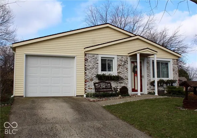 Photo 1 of Single family home for sale at 3128 Pawnee Ct, Indianapolis, IN 46235 | MLS# 22131187 | Listing updated on 2026-10-20