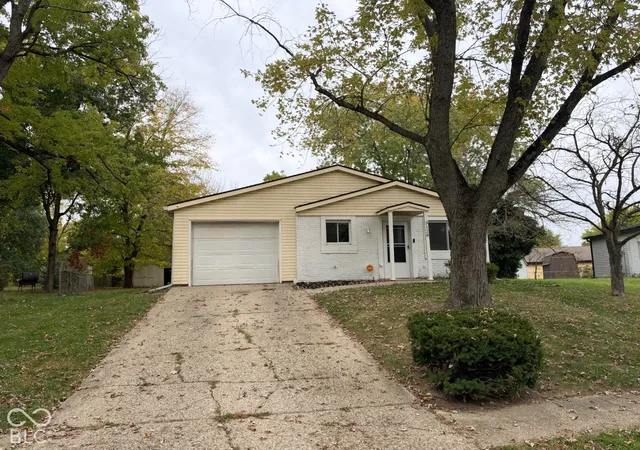 Photo 2 of Single family home for sale at 3128 Pawnee Ct, Indianapolis, IN 46235 | MLS# 22131187 | Listing updated on 2026-10-20
