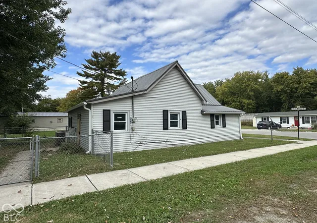 Photo 2 of Single family home for sale at 208 N East, Roachdale, IN 46172 | MLS# 22131189 | Listing updated on 2026-10-21
