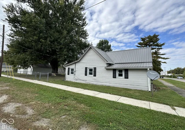 Photo 3 of Single family home for sale at 208 N East, Roachdale, IN 46172 | MLS# 22131189 | Listing updated on 2026-10-21