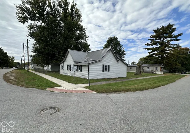 Photo 4 of Single family home for sale at 208 N East, Roachdale, IN 46172 | MLS# 22131189 | Listing updated on 2026-10-21