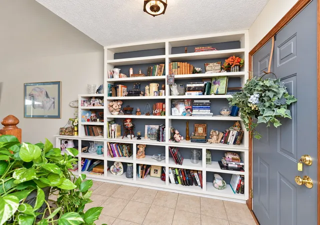 Photo 4 of Single family home for sale at 8108 River Bay W, Indianapolis, IN 46240 | MLS# 22131208 | Listing updated on 2026-10-23