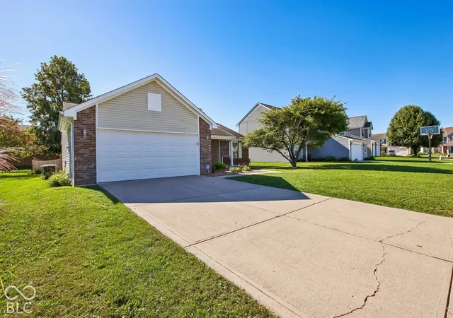 Photo 4 of Single family home for sale at 12305 Titans Dr, Fishers, IN 46037 | MLS# 22131221 | Listing updated on 2026-10-23