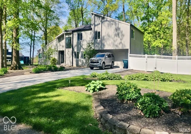 Photo 2 of Single family home for sale at 4701 N Weir Dr, Muncie, IN 47304 | MLS# 22131227 | Listing updated on 2026-10-15
