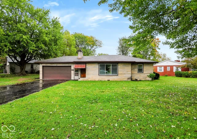 Photo 1 of Single family home for sale at 432 Lockerbie St, Shelbyville, IN 46176 | MLS# 22131235 | Listing updated on 2026-10-21